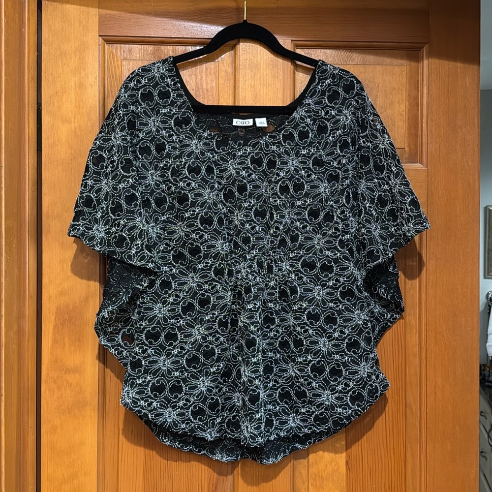 Black and white floral Cato top women’s size large